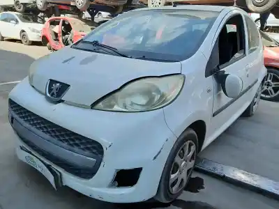 Véhicule à la ferraille peugeot 107 (pm_, pn_) 1.0 de l'année 2010 alimenté 1kr