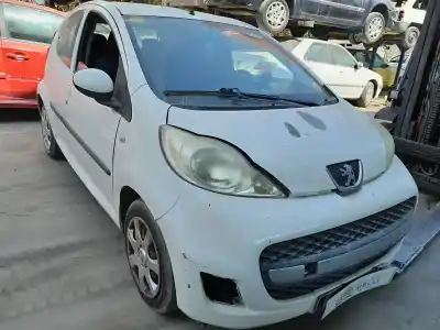 Véhicule à la ferraille peugeot 107 (pm_, pn_) 1.0 de l'année 2010 alimenté 1kr