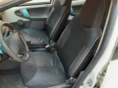 Véhicule à la ferraille peugeot 107 (pm_, pn_) 1.0 de l'année 2010 alimenté 1kr
