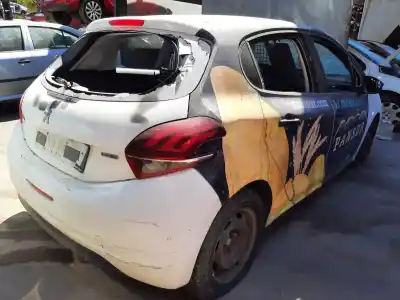 Veículo de Sucata peugeot 208 access do ano 2001 alimentado bhw