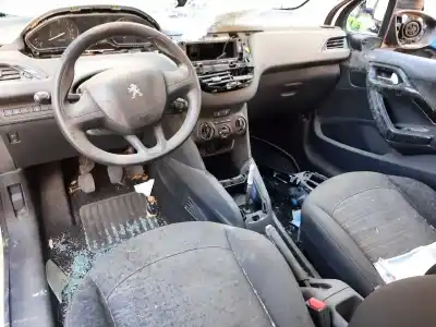 Veículo de Sucata peugeot 208 access do ano 2001 alimentado bhw