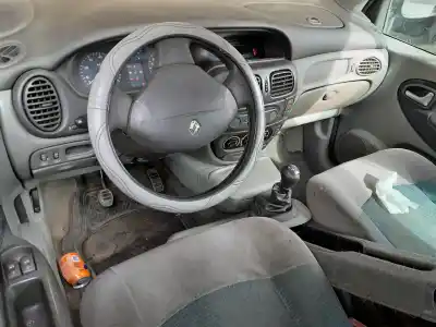 Veicolo di demolizione renault scénic i monospace (ja0/1_, fa0_) 1.9 dti (ja1u) dell'anno 2003 alimentato f9q744
