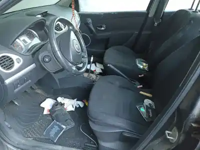 Veicolo di demolizione renault clio iii imusic confort dynamique dell'anno 2006 alimentato k4j780