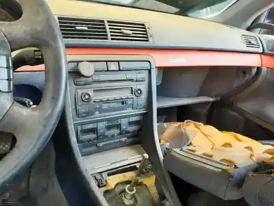 Vehicul casat audi a4 berlina (8e) 2.5 v6 24v tdi al anului 2001 alimentat ake