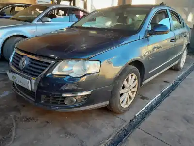 Vehicul casat VOLKSWAGEN PASSAT BERLINA 2.0 TDI al anului 2005 alimentat BKP