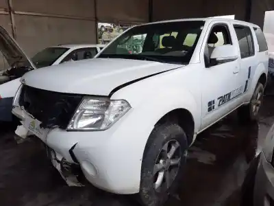 Veículo de Sucata NISSAN PATHFINDER (R51) 2.5 dCi LE do ano 2001 alimentado YD25