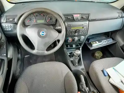 Veicolo di demolizione fiat stilo (192) 1.6 16v dell'anno 2001 alimentato 182b6000