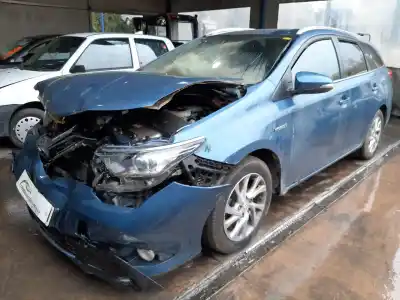 Vehicul casat toyota auris touring sports 1.8 16v al anului 2015 alimentat 2zr