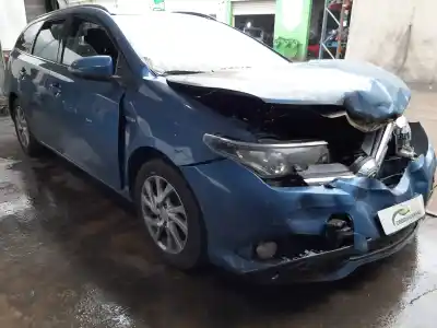 Vehicul casat toyota auris touring sports 1.8 16v al anului 2015 alimentat 2zr