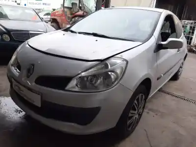 Vehicul casat renault clio iii 1.5 dci diesel al anului 2007 alimentat k9k768