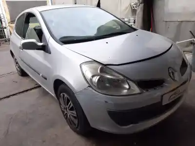 Vehicul casat renault clio iii 1.5 dci diesel al anului 2007 alimentat k9k768