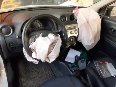 Veículo de Sucata nissan micra iv (k13k) 1.2 do ano 2001 alimentado hr12de