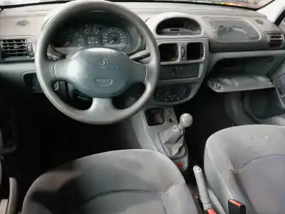 Здавання транспортного засобу renault clio ii fase i (b/cbo) 1.2 року 2001 потужний d7f720