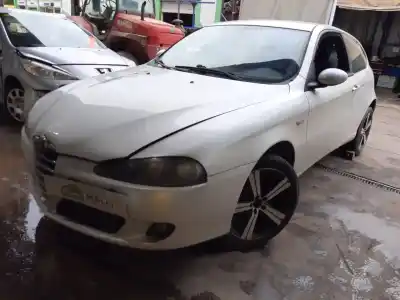 Véhicule à la ferraille alfa romeo 147 (190) 1.6 16v cat de l'année 2005 alimenté ar37203