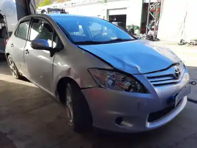 Veículo de Sucata toyota auris active do ano 2001 alimentado 1ndtv