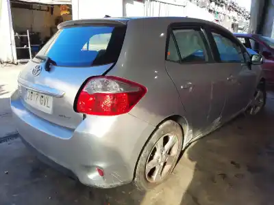 Veículo de Sucata toyota auris active do ano 2001 alimentado 1ndtv