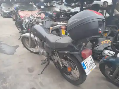 Véhicule à la ferraille YAMAHA                                             SR 250                                                                                                                                                                                                                                                     SR 250                                                                                                                                                                                                                                                     de l'année 1987 alimenté 