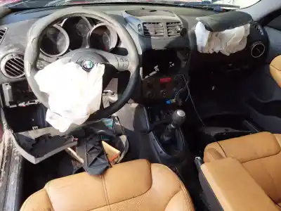 Здавання транспортного засобу alfa romeo                                         gt (125)                                                                                                                                                                                                                                                   1.9 jtd 16v 150/ distinctive року 2001 потужний 937a5000