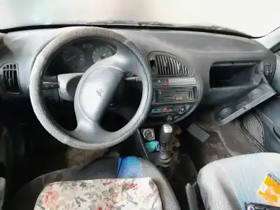 Veículo de Sucata citroen saxo 1.5 diesel do ano 2001 alimentado vjz