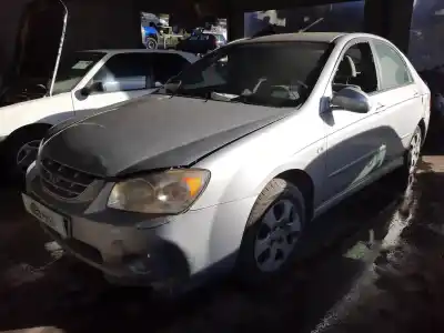 Sloopvoertuig kia cerato i fastback (ld) 1.6 van het jaar 2001 aangedreven g4ed