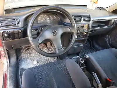 Veículo de Sucata opel vectra a gl do ano 2001 alimentado c18nz