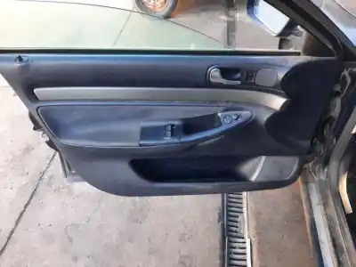 Veículo de Sucata audi a4 berlina (b5) 2.5 tdi do ano 2000 alimentado akn