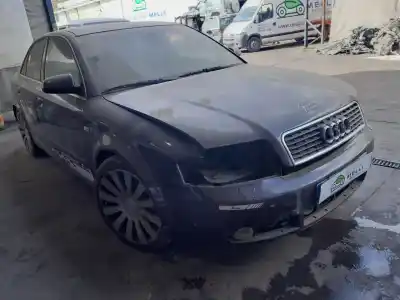 Veículo de Sucata audi a4 berlina (8e) 2.5 v6 24v tdi do ano 2001 alimentado ake