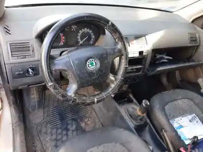 Veículo de Sucata skoda fabia familiar (6y5) comfort do ano 2005 alimentado asy