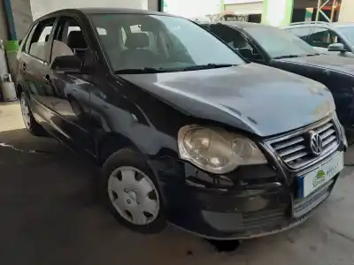 Véhicule à la ferraille volkswagen polo (9n3) advance de l'année 2001 alimenté bnm