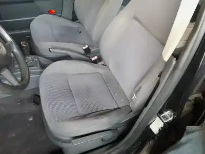 Véhicule à la ferraille volkswagen polo (9n3) advance de l'année 2001 alimenté bnm