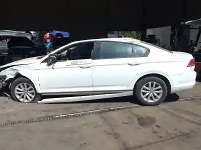 Véhicule à la ferraille volkswagen                                         passat berlina (3g2)                                                                                                                                                                                                                                       dcx                                                                                                                                                                                                                                                        de l'année 2015 alimenté dcx