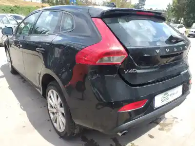 Vehicul casat volvo v40 kinetic al anului 2013 alimentat d5204t6