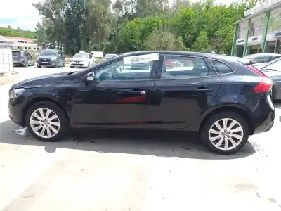 Vehicul casat volvo v40 kinetic al anului 2013 alimentat d5204t6