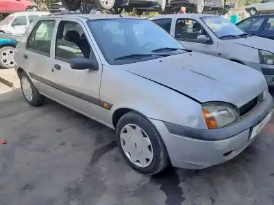 Veicolo di demolizione ford fiesta berlina (dx) ambiente dell'anno 2002 alimentato j4r