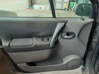 Veículo de Sucata renault scenic ii grand dynamique do ano 2001 alimentado k4m766