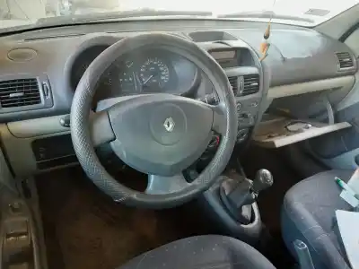 Scrapping Vehicle renault clio ii fase ii (b/cb0) alize 80 cv / 59 kw of the year 2002 powered f9q