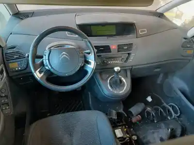 Véhicule à la ferraille citroen c4 picasso seduction de l'année 2001 alimenté 9hr