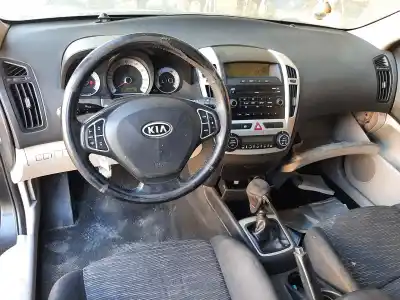 Veicolo di demolizione kia ceed active 116 cv / 85 kw dell'anno 2008 alimentato d4fb