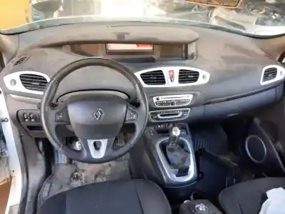 Verschrottungsfahrzeug renault scénic iii (jz0/1_) 1.9 dci (jz0j, jz1j, jz1k, jz1s) des jahres 2011 angetrieben f9q870