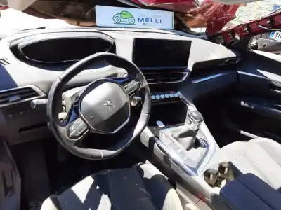 Veicolo di demolizione PEUGEOT 5008 Allure dell'anno 2022 alimentato HN05