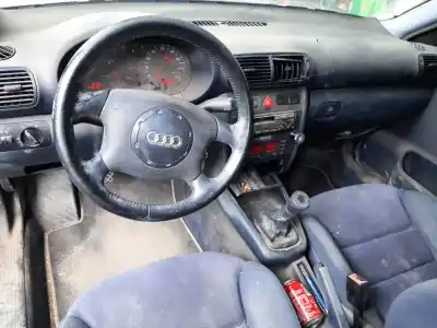 Veículo de Sucata audi a3 (8l1) 1.6 do ano 2000 alimentado akl