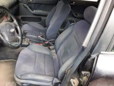 Veículo de Sucata audi a3 (8l1) 1.6 do ano 2000 alimentado akl