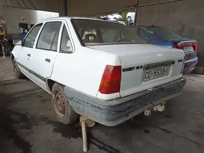 Verschrottungsfahrzeug opel kadett e ls berlina des jahres 2001 angetrieben 16sv