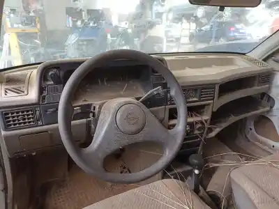 Verschrottungsfahrzeug opel kadett e ls berlina des jahres 2001 angetrieben 16sv