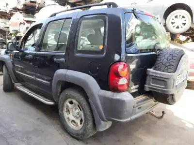 Véhicule à la ferraille jeep cherokee (kj) 2.5 crd 4x4 de l'année 2001 alimenté d99b