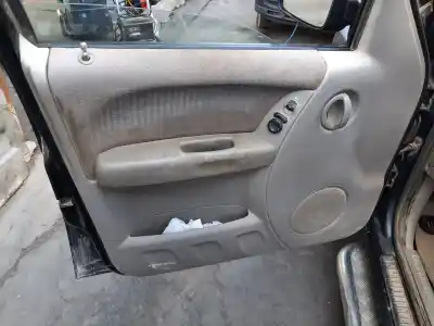 Véhicule à la ferraille jeep cherokee (kj) 2.5 crd 4x4 de l'année 2001 alimenté d99b