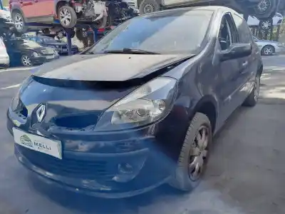 Veículo de Sucata renault clio iii emotion do ano 2001 alimentado k9k