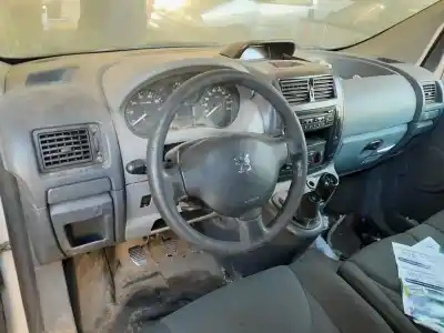 Scrapping Vehicle peugeot expert tepee (vf3x_) 1.6 hdi 90 16v of the year 2001 powered 9hu