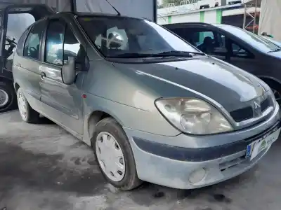 Véhicule à la ferraille RENAULT SCÉNIC I MONOSPACE (JA0/1_, FA0_) 1.9 dTi (JA1U) de l'année 2001 alimenté F9Q744