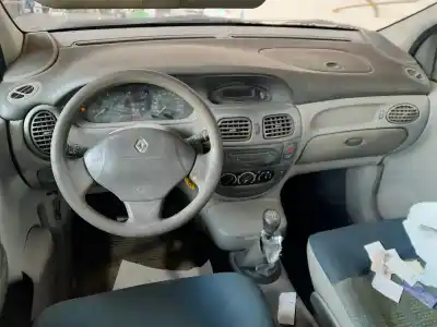 Verschrottungsfahrzeug renault   des jahres 2001 angetrieben f9q744